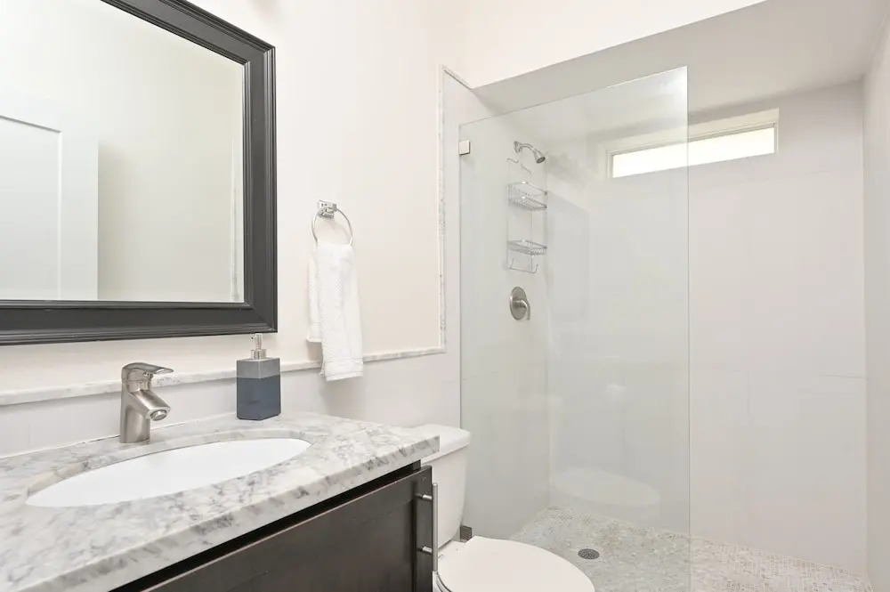 Brand-new All-suite Triplex Unit Near Beach 2 Bedroom Duplex