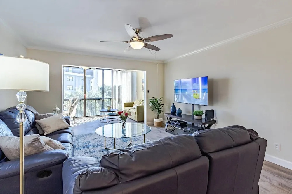 Harbor Towers 4th Fl Pool & Bay Views End Unit