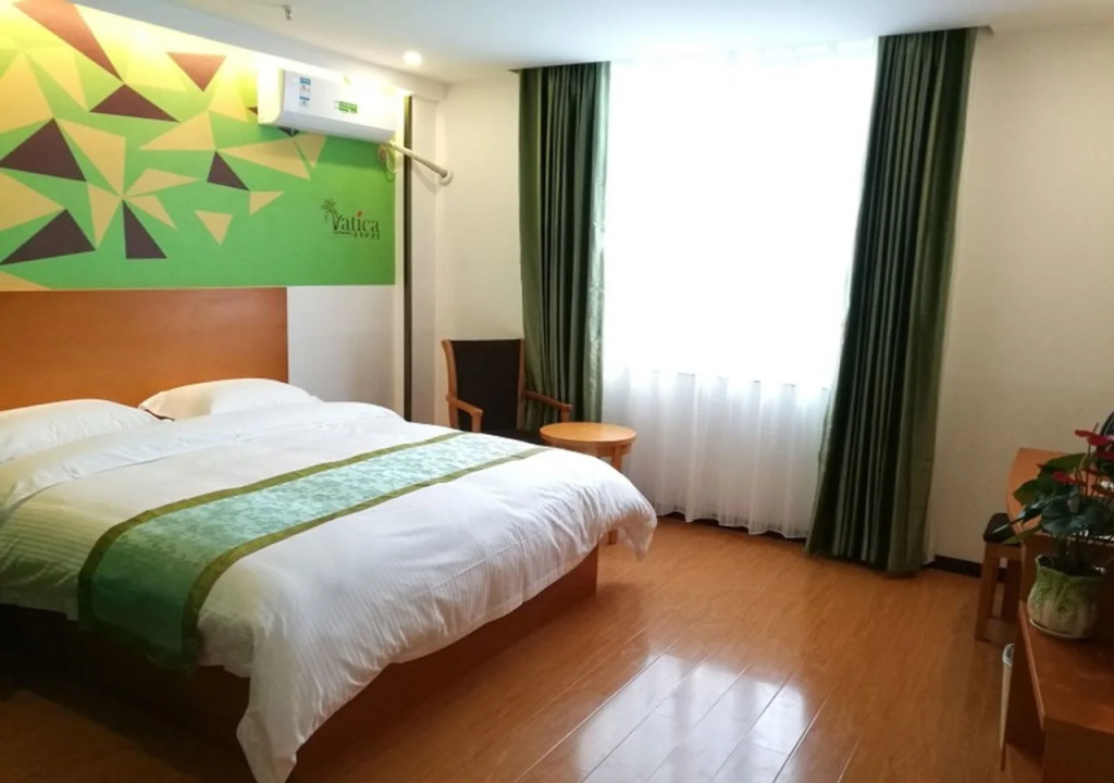 Shell Hotel (Shanghai Pudong Airport Yuandong Avenue Metro)