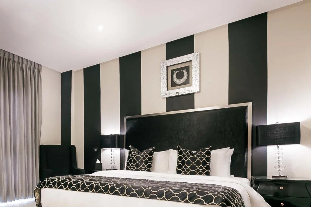 Oak Plaza Suites