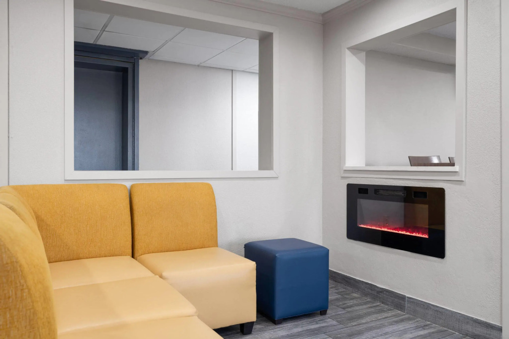 Days Inn by Wyndham Davenport