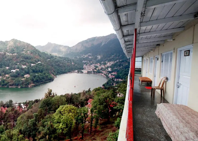 1 BR Boutique stay in Zoo Road, Nainital, by GuestHouser (C80B)