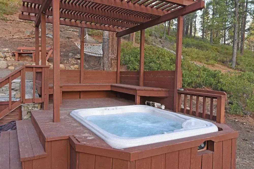 Mountainside Overlook Lake Views & Hot Tub