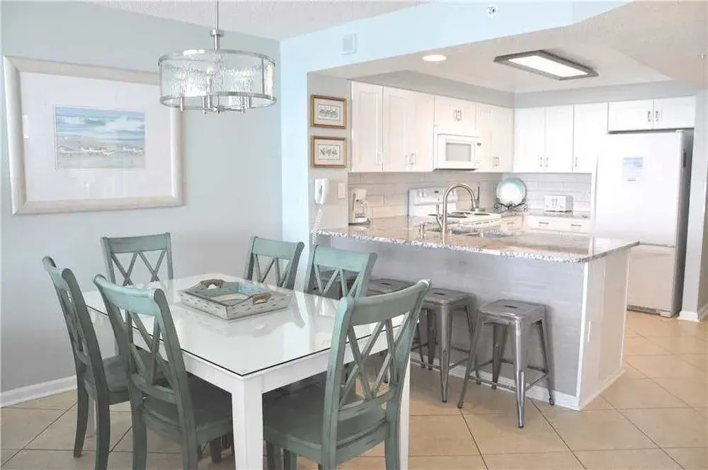 Ashworth 805 - 4 Br condo by RedAwning