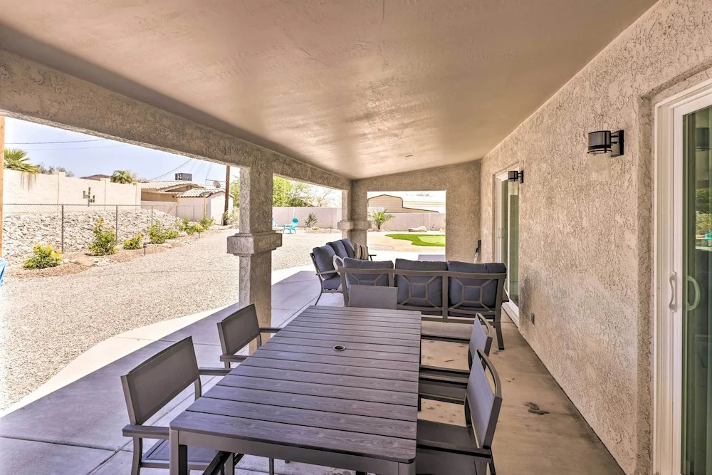 Putting Green, Pool Access: Lake Havasu City Home!