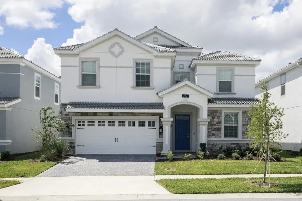 Prestigious Champions Gate Pool 8 Bedroom Home