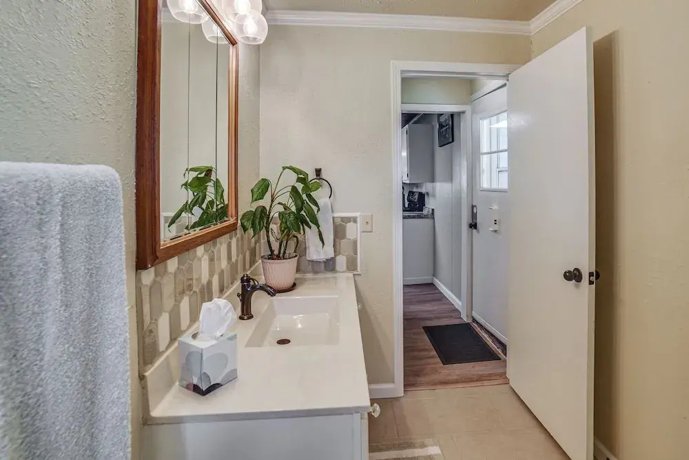 Walk to River: Oacoma Home w/ Dog-friendly Yard!