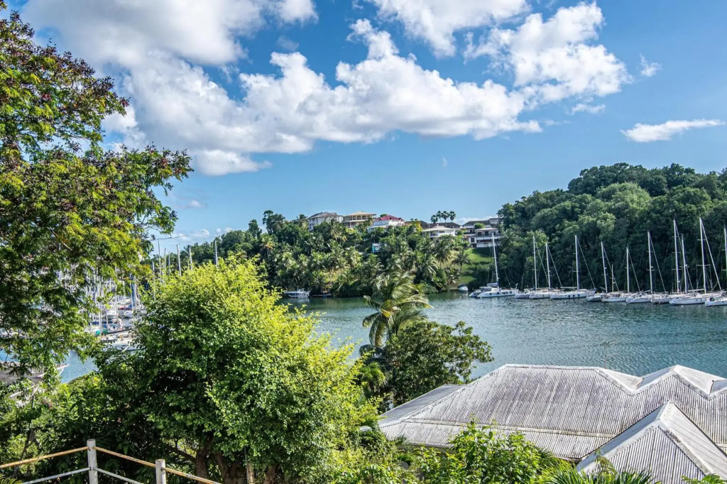 Studio, Piscine Et Vue Mer A La Marina
