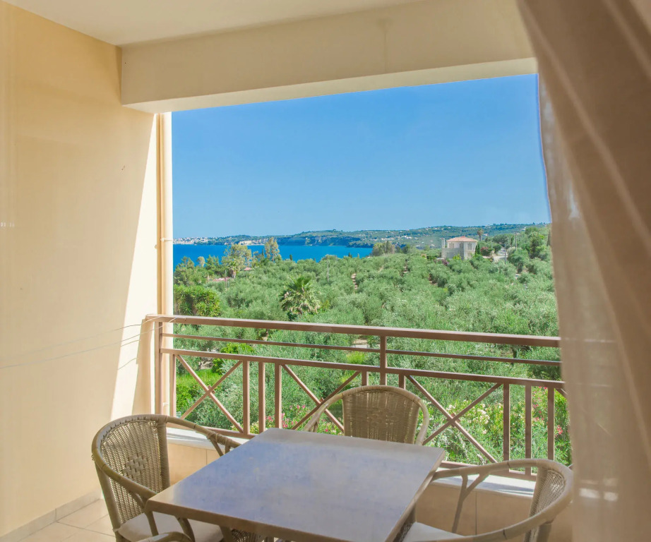 Colonides Retreat Sea & Silence