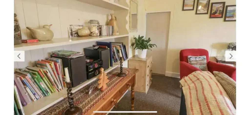 2 Bed Cottage Sleeps 4 - Pets Ok - Private Garden