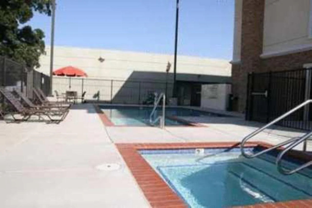 Hampton by Hilton
