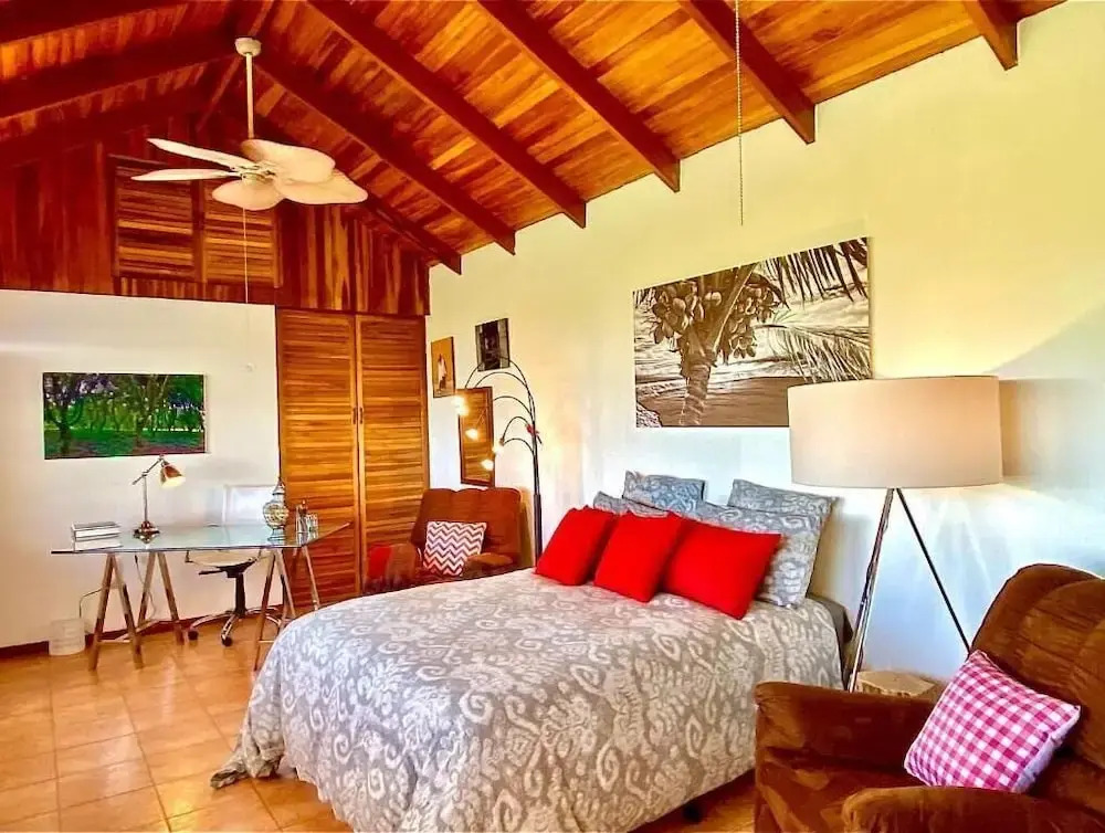 Cottage in Magic Mountain Views
