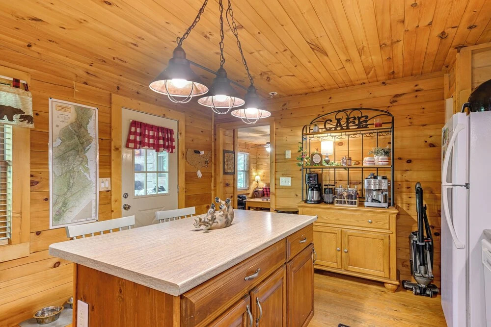 Pet-friendly Bryson City Cabin w/ Fire Pit + Deck!