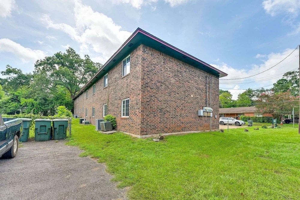 The Homestead Luxury Cozy 2BR Apartment in Nacogdoches Near SFA University and Downtown Pet Friendly Business Ready Extended Stays Welcome with Self Check In High Speed WiFi Full Kitchen In Unit Laundry Private Parking and Quiet Comfort