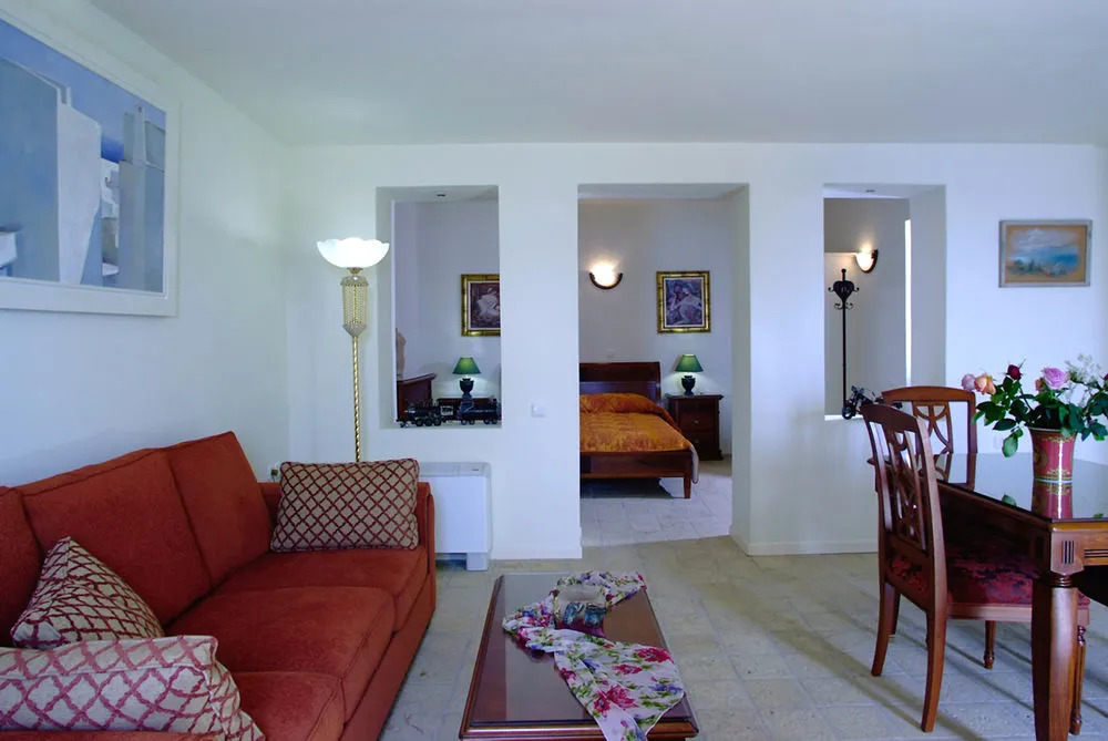 Adamis Majesty Suites