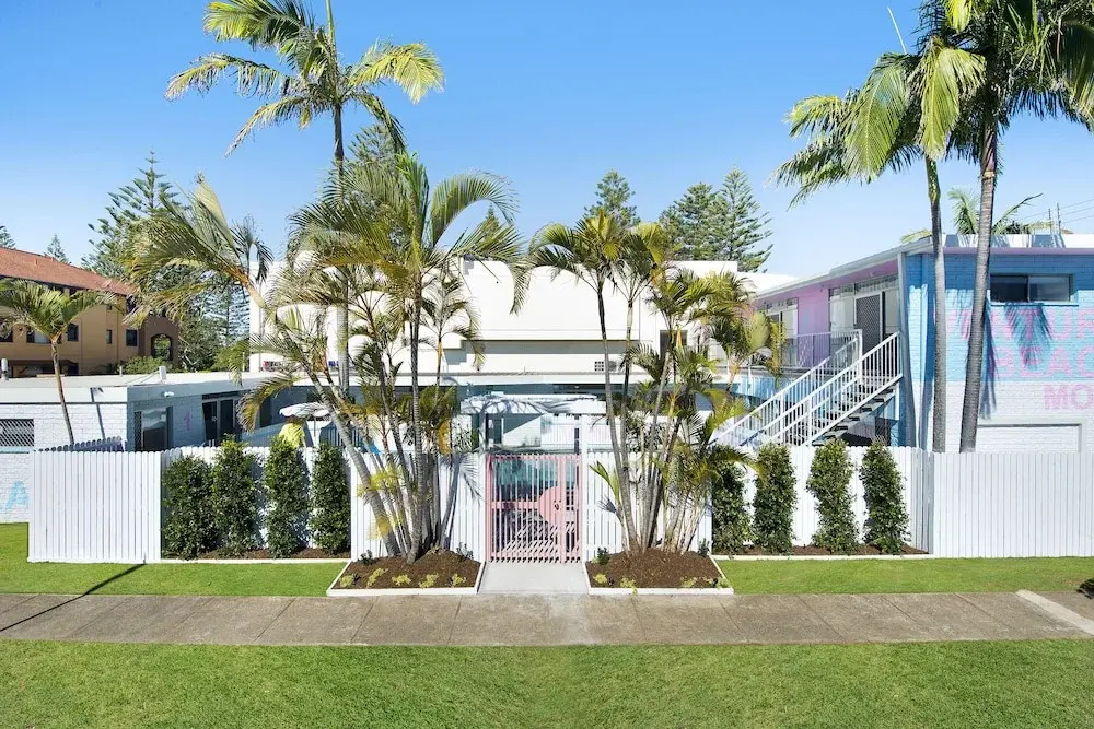 Ventura Beach Motel 2 Bedroom Poolside 4