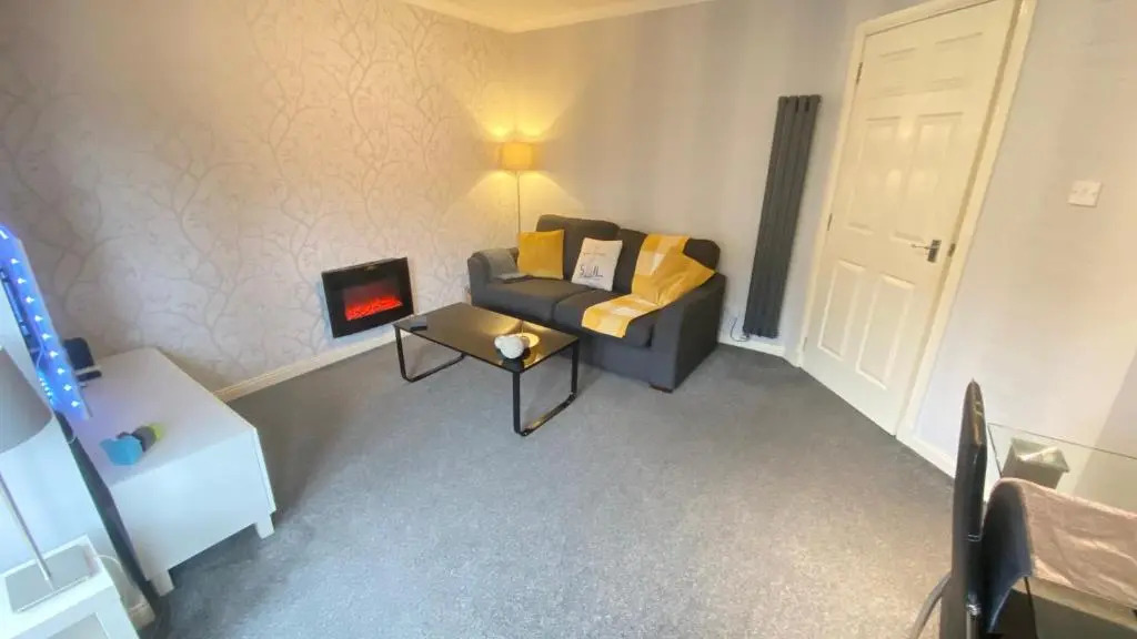 Paisley Central Apartment #3