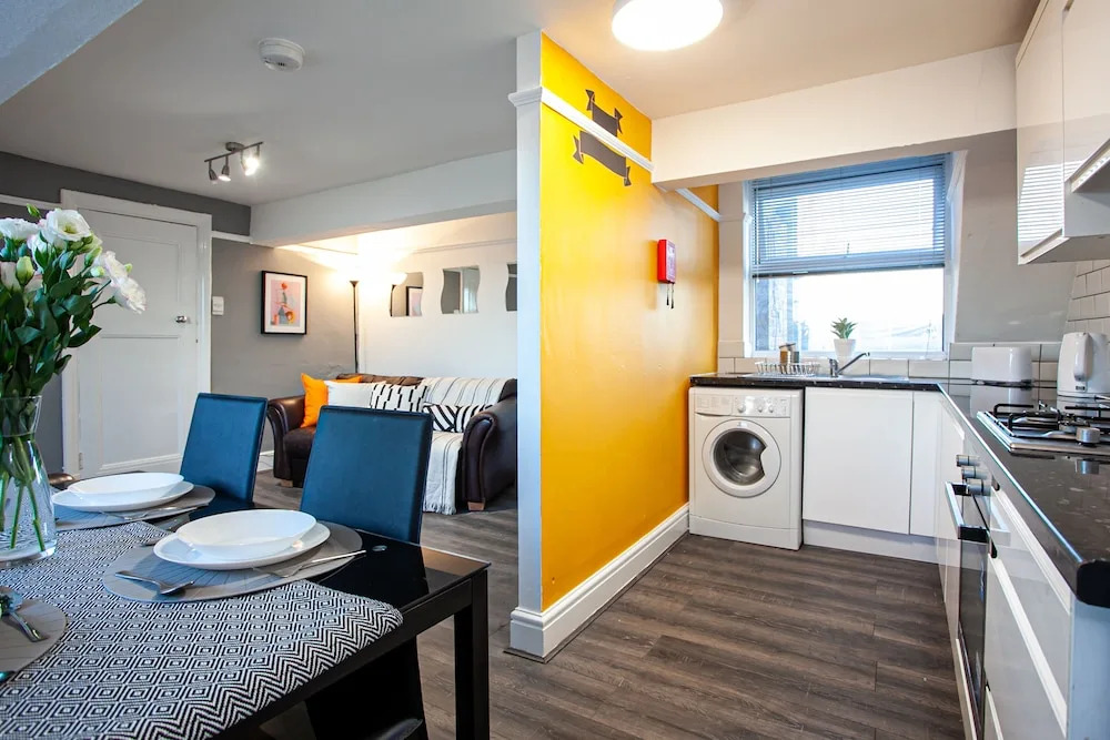 The Manchester Pad - Sleeps 12