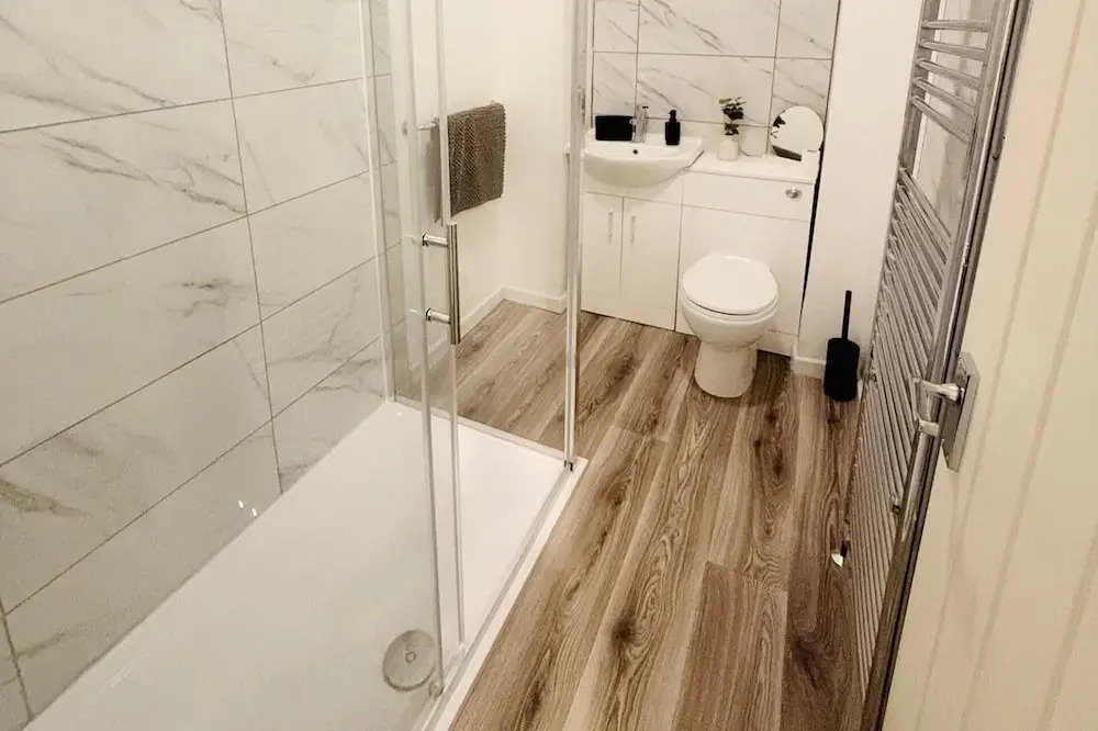 1 Bed Flat - Sleeps 3 - Parking - Pet Friendly