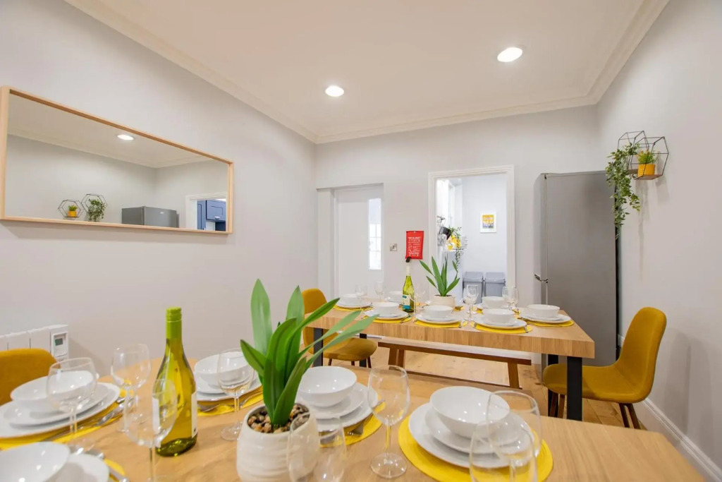 Dublin City Center, 15 Beds, Sleeps 18