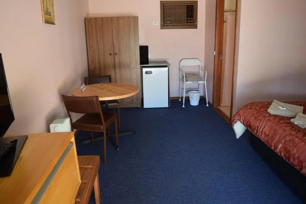 Roundhouse Motel