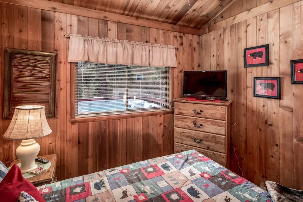 3 Bears Cabin - Two Bedroom Cabin