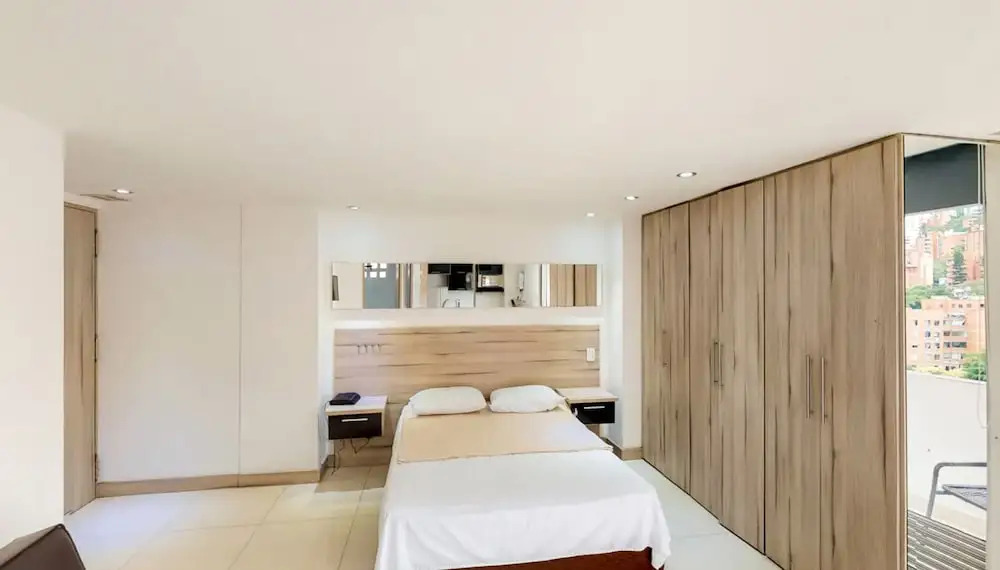 Comfortable city studio with balcony 810