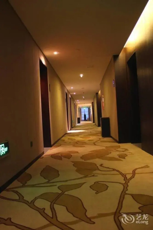 Maritime Hotel (Zhengzhou Century Amusement Park Zhongyuan Tower)