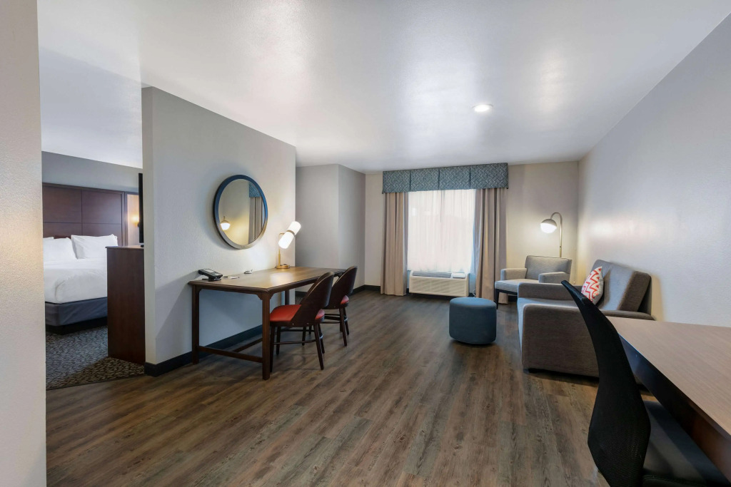 Wingate by Wyndham - DFW North