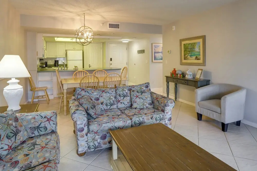Sandy Shores Condo Across From Johns Pass!