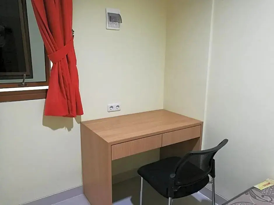 OYO Life 2594 Kost Azarina Syariah