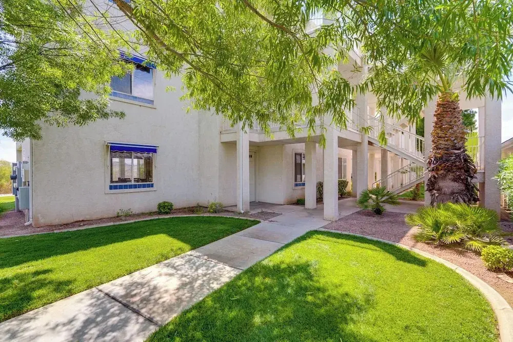 Pool Access & Patio! Resort-style St George Condo