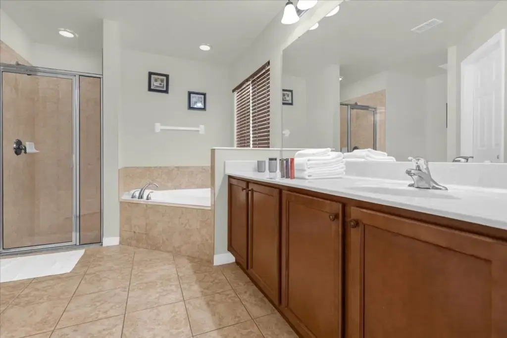 4 Bedrooms 3 Bathrooms Veranda Palms 4461 Np