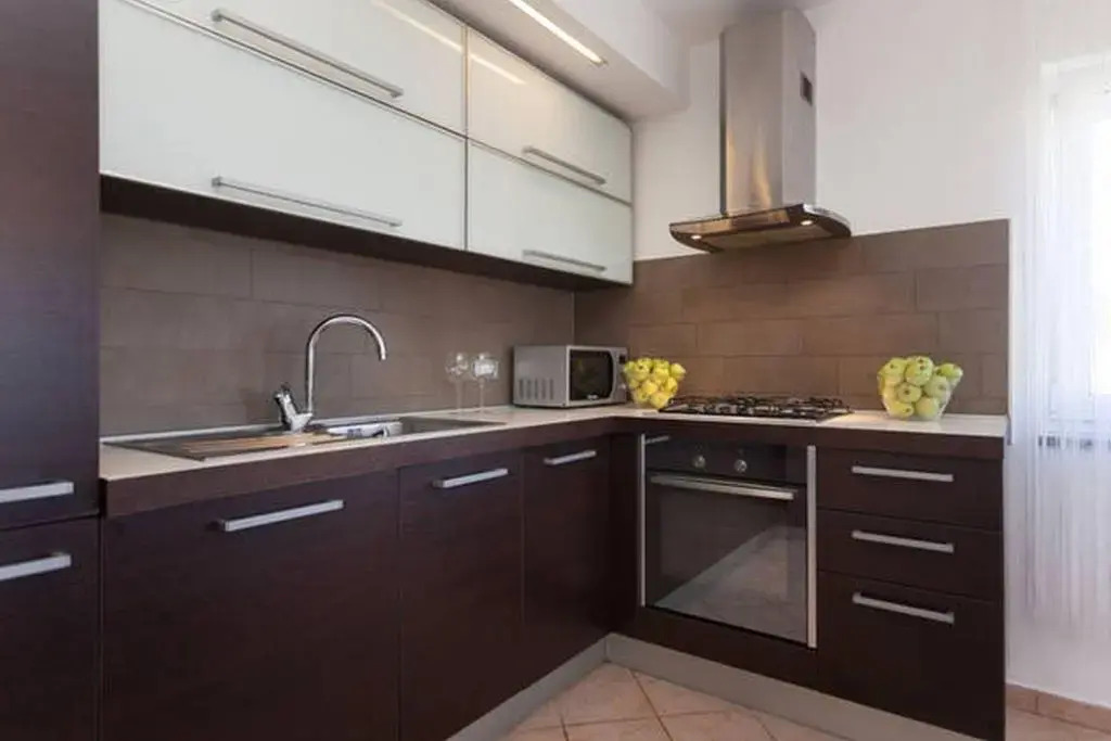 Leona Apartment