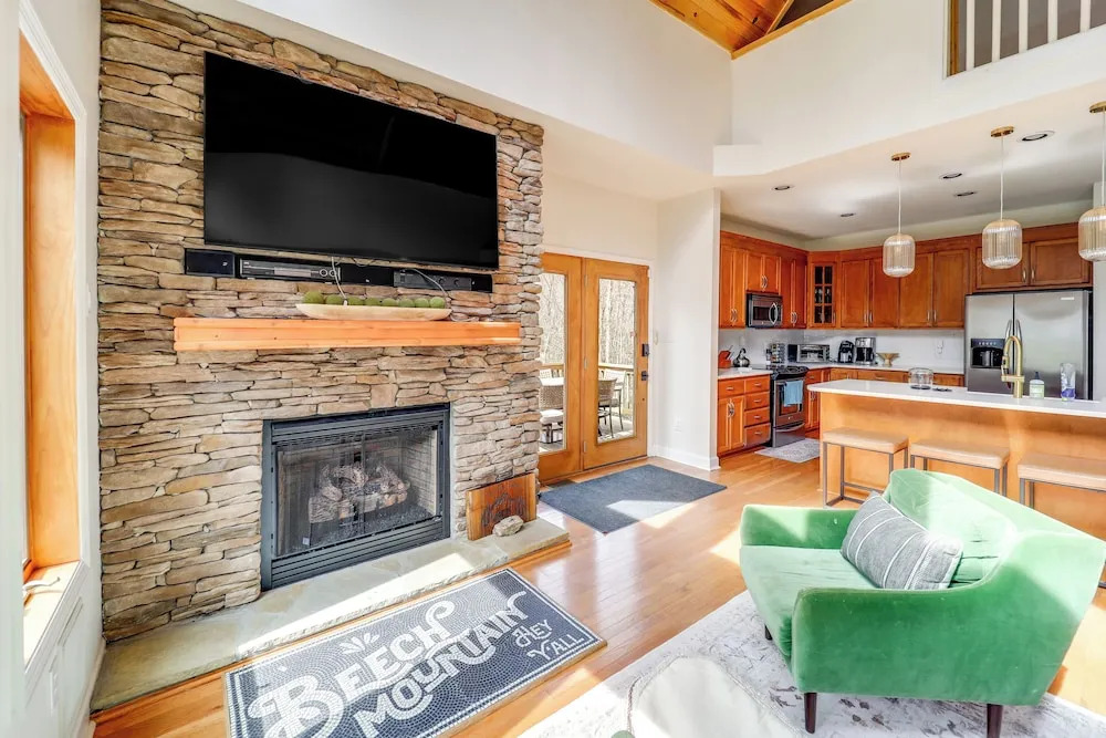 Deck + Scenic Views: Beech Mtn Group Getaway