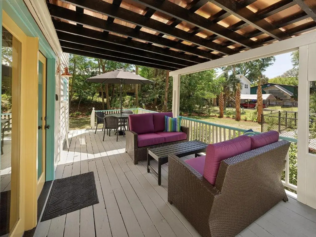 Folly Vacation 305 E Erie: Fantastic Location, Recently Renovated!