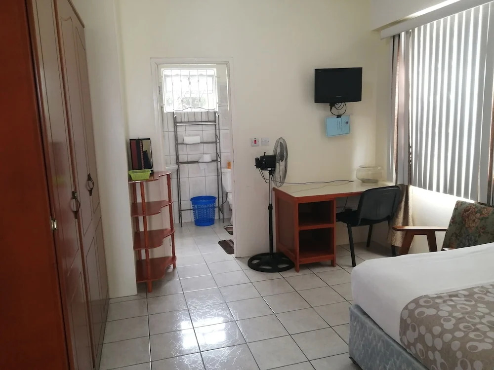 Louislyn Apartments