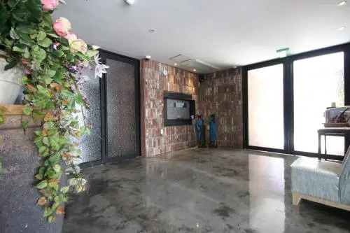 September Motel Oncheon