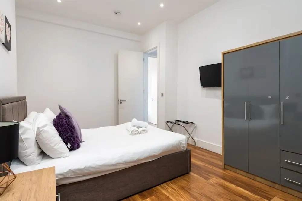 Stunning London Home - Newly Furnished Mhb352