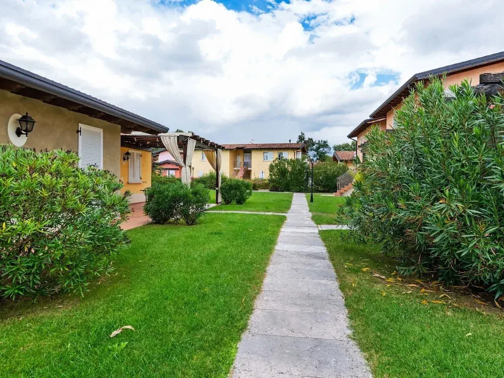 Stylish Holiday Home 3 Km From Lake Garda & Romantica Beach