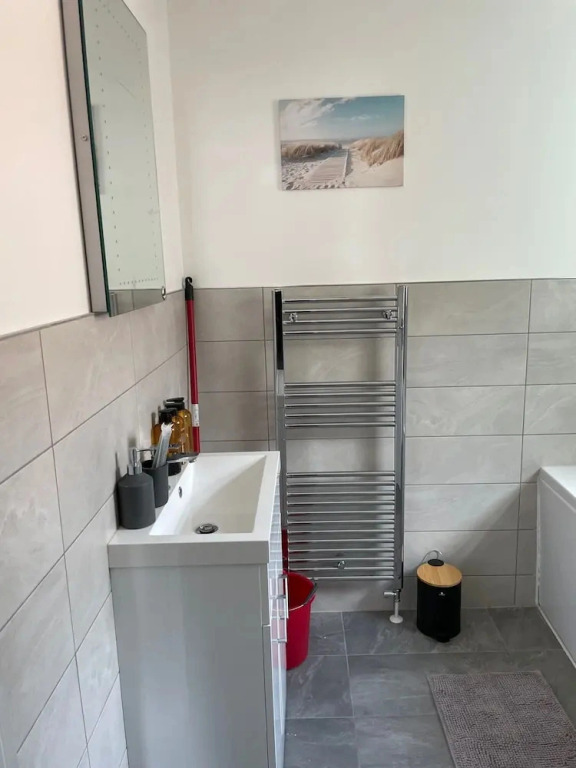 House Sleeps 6 With Parking