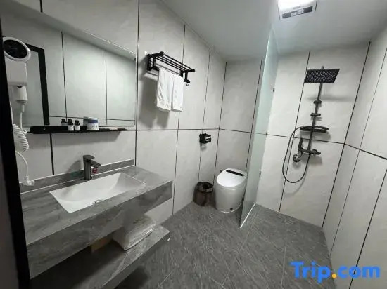 Muran Mountain Residence Designer Boutique Stay (Dukezong Ancient City Dafosi Prayer Wheel)