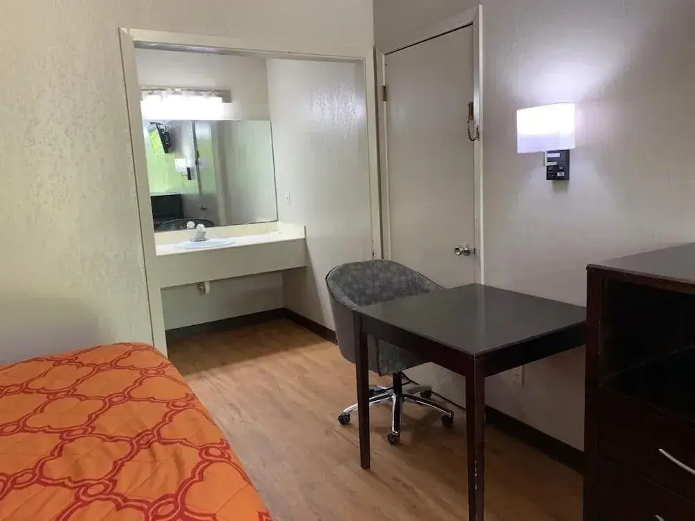 Relax Inn & Suites
