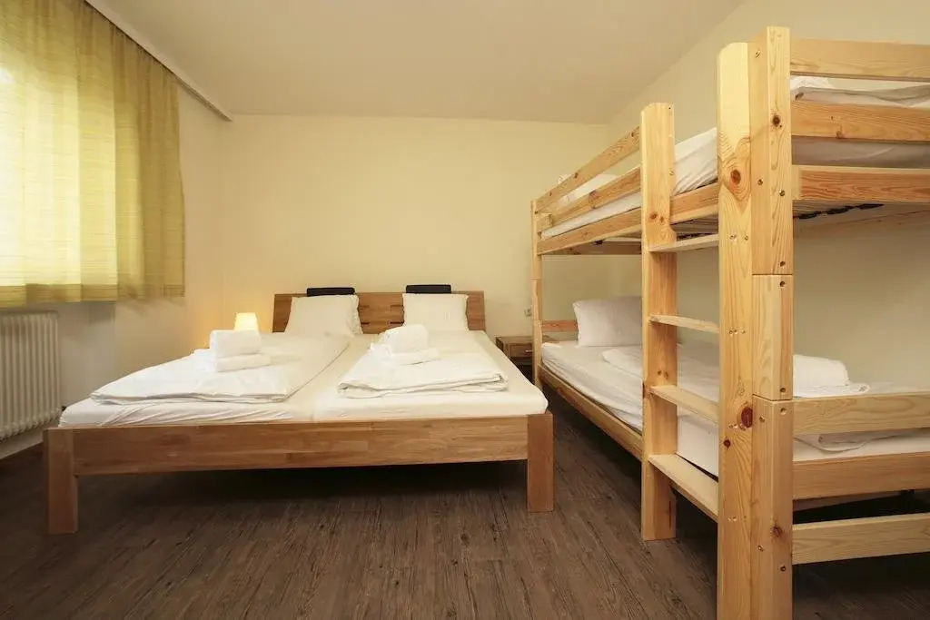 Maras Little Boutique Sleepover - Budget Holiday Home