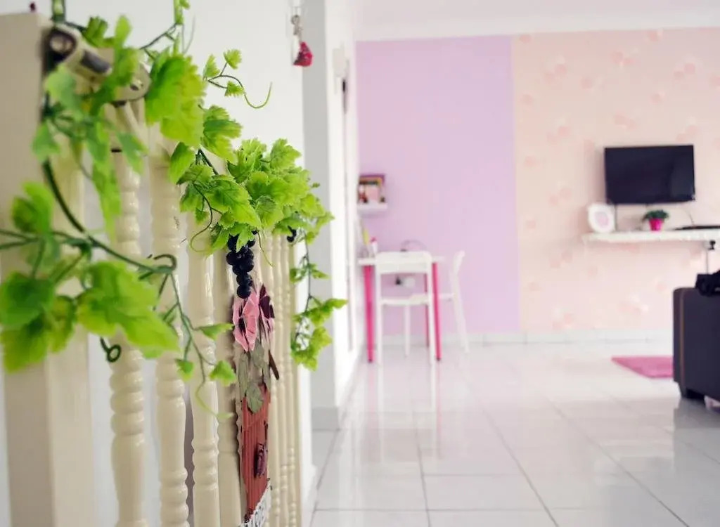 Manis-Manis Pink Lady Cottage