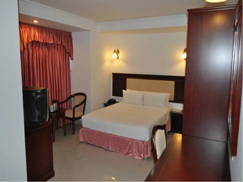 Tn Eden Hotel by OYO Rooms