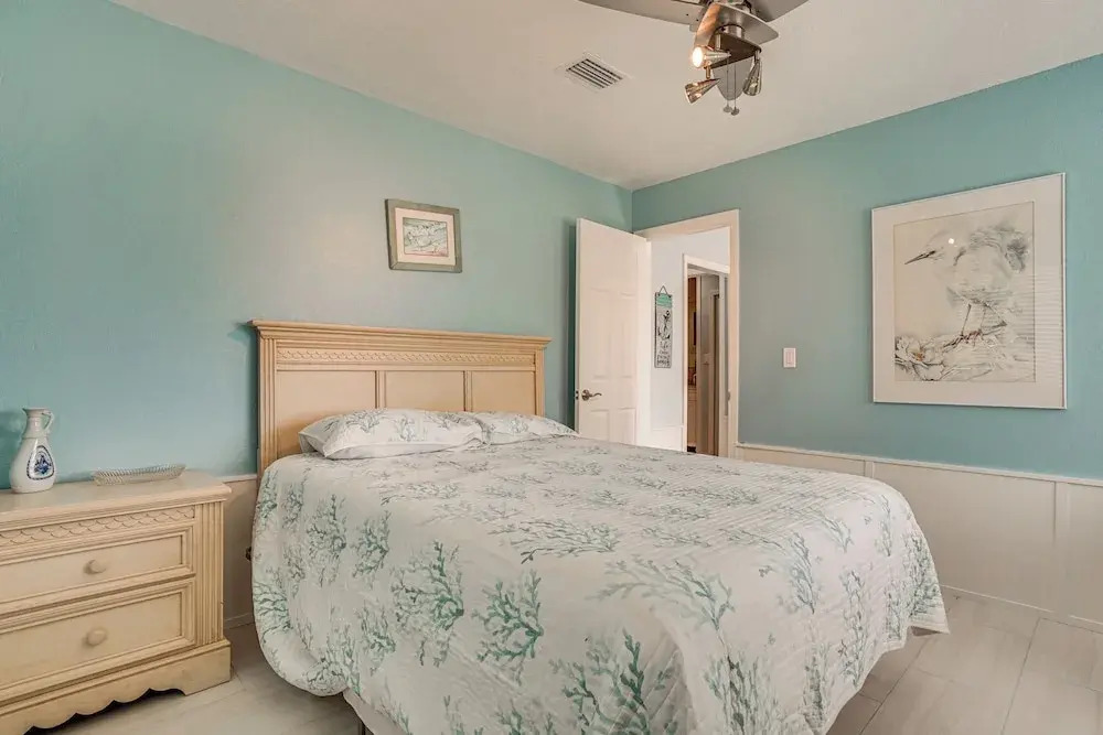 Coastal Escape w/ Yard Near Anna Maria Island