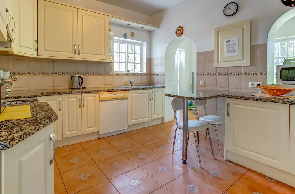 Villa Montenegro - Superbly Located Family Vila