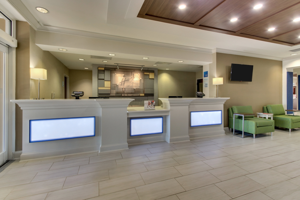 Holiday Inn Express & Suites Columbus - Ft Benning Maingate by IHG