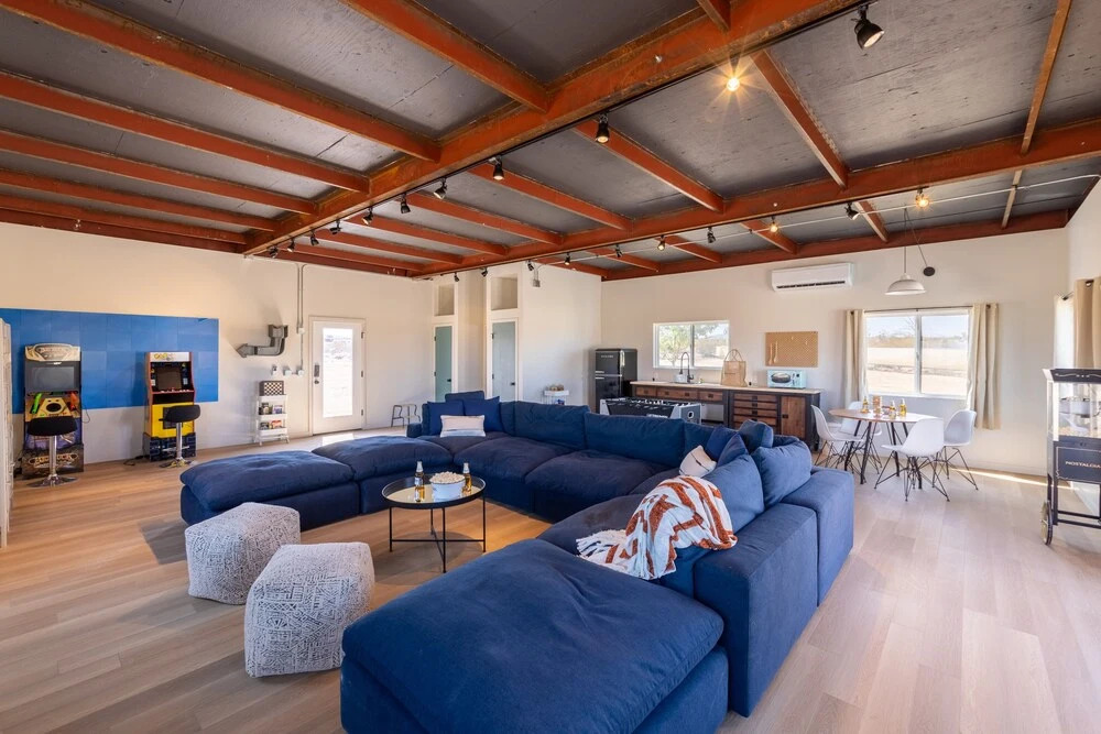 Lost Horse by Avantstay Desert Oasis w/ Mini Pool, Outdoor Entertainers Area & Huge Game Room!